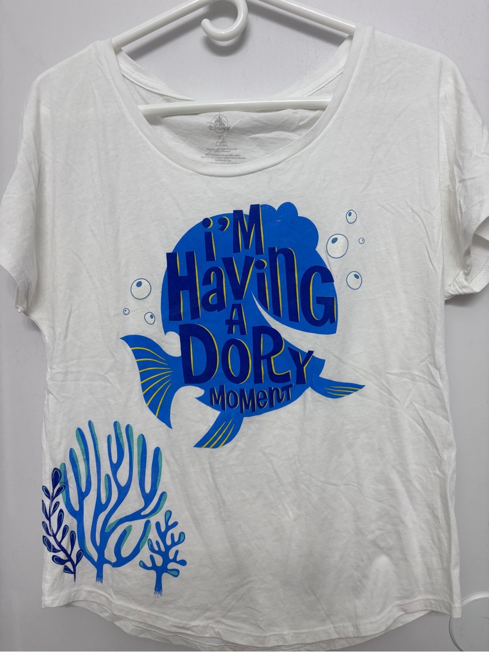 Disney Pixar Medium Blue on White "I'm Having a Dory Moment" Graphic Tee 38x24